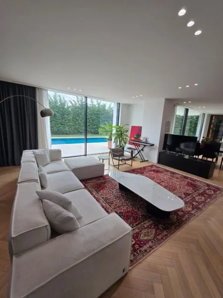 Tirane, shitet Vile 3+1 , 500 m² (Mjull Bathore)