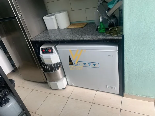 Tirane, shitet ambjent biznesi Kati 0, 30 m² (QENDER)