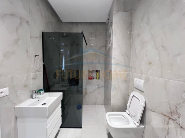 Tirane, jepet me qera apartament 1+1+Ballkon Kati 6, 70 m² 600 € (Bulevardi i Ri)
