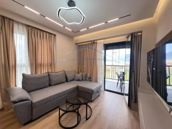 Tirane, jepet me qera apartament 1+1+Ballkon Kati 6, 70 m² 600 € (Bulevardi i Ri)