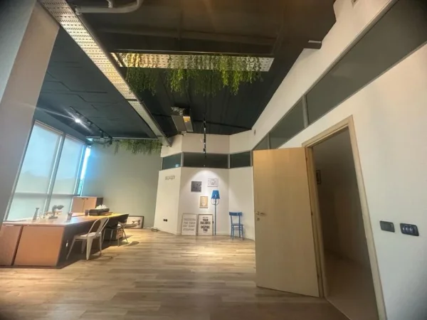 Tirane, jepet me qera ambjent biznesi Kati 3, 60 m² 1.500 € (Myslym Shyri)