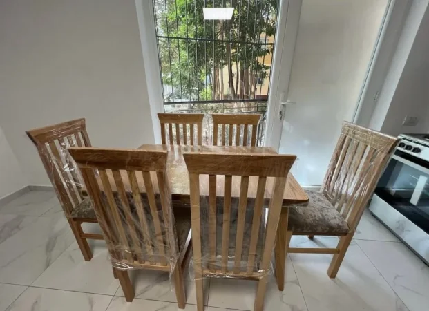 Tirane, shitet apartament 2+1+Ballkon , 140.000 € 