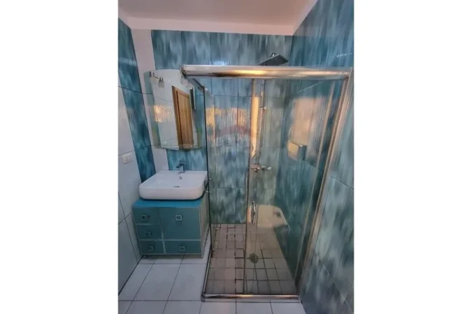 Tirane, jepet me qera apartament 1+1 Kati 3, 70 m² 500 € (Jepet apartament 1+1 me qira ne Brryl)