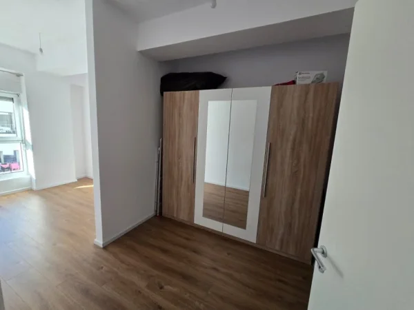 Tirane, shitet apartament 2+1+Ballkon Kati 6, 88 m² 143.000 € (Ali Demi)