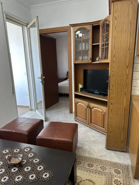 Tirane, qira apartament 1+1 Kati 3, 57 m² (Blloku ambasadave)