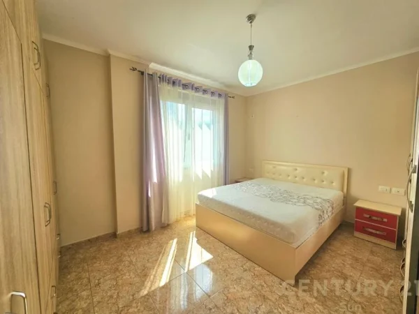 Tirane, jepet me qera apartament 1+1 , 96 m² 600 € (Liqeni i thate)