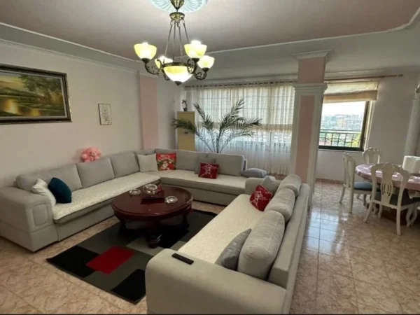Tirane, jepet me qera apartament 2+1+Aneks+Ballkon Kati 9, 110 m² 600 € (Pallati me Shigjeta)