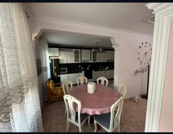 Tirane, jepet me qera apartament 2+1+Aneks+Ballkon Kati 9, 110 m² 600 € (Pallati me Shigjeta)
