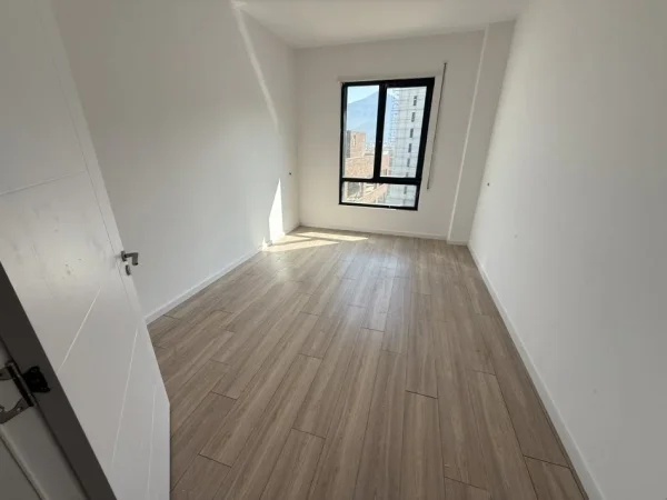 Tirane, shitet apartament 3+1+Ballkon Kati 5, 122 m² 170.000 € (5 maji)