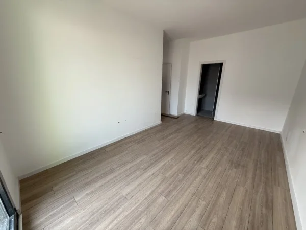 Tirane, shitet apartament 3+1+Ballkon Kati 5, 122 m² 170.000 € (5 maji)