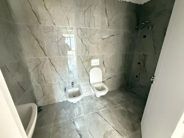 Tirane, shitet apartament 3+1+Ballkon Kati 5, 122 m² 170.000 € (5 maji)