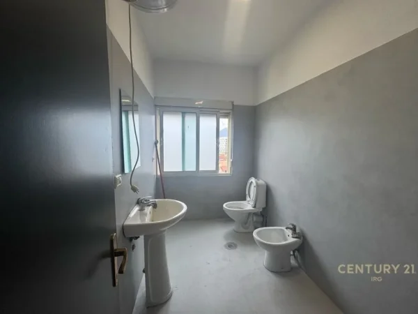 Tirane, shes apartament 2+1 , 81 m² 185.000 € (Komuna e Parisit)