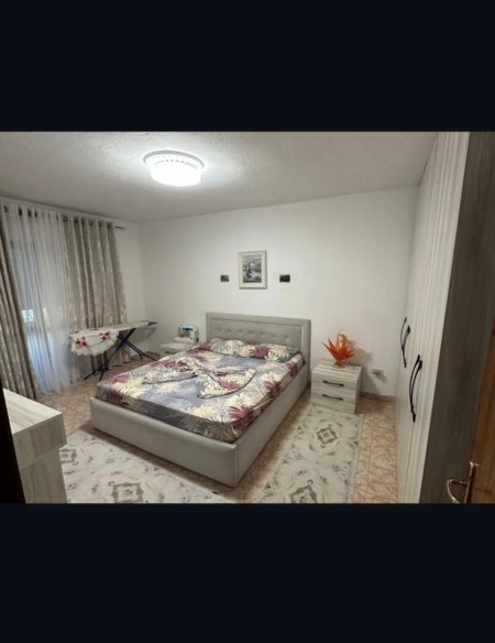 Tirane, jepet me qera apartament 2+1+Ballkon Kati 8, 110 m² 600 € (Pallati me Shigjeta)
