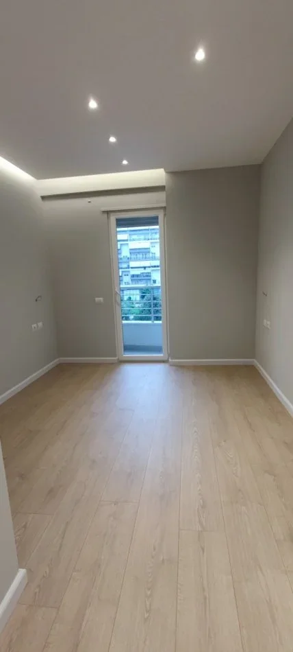 Tirane, jepet me qera zyre Kati 3, 120 m² 1.300 € 