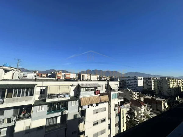 Tirane, jepet me qera apartament 2+1 Kati 8, 73 m² 450 € (Unaza e Re.)