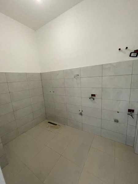 Tirane, jepet me qera apartament 2+1+Ballkon Kati 8, 80 m² 350 € (Kamez)