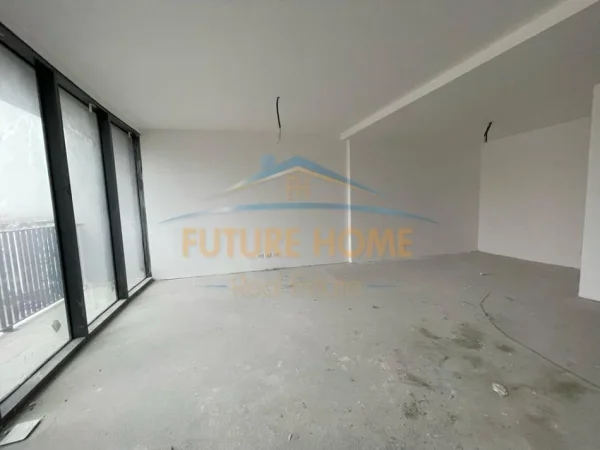 Tirane, jepet me qera zyre Kati 10, 128 m² 1.400 € (Lake View)