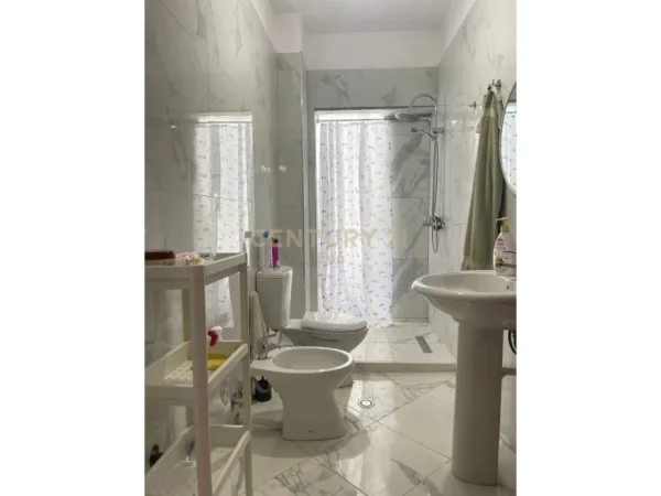 Durres, jepet me qera apartament 1+1 Kati 1, 70 m² 300 € (golem)