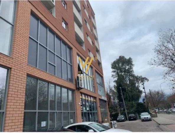 Tirane, jepet me qera ambjent biznesi Kati 1, 216 m² 800 € (MISTO MAME)