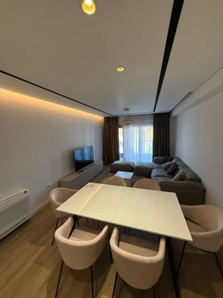 Tirane, jepet me qera apartament 2+1+Ballkon Kati 5, 125 m² 1.400 € (Parku Olimpik)
