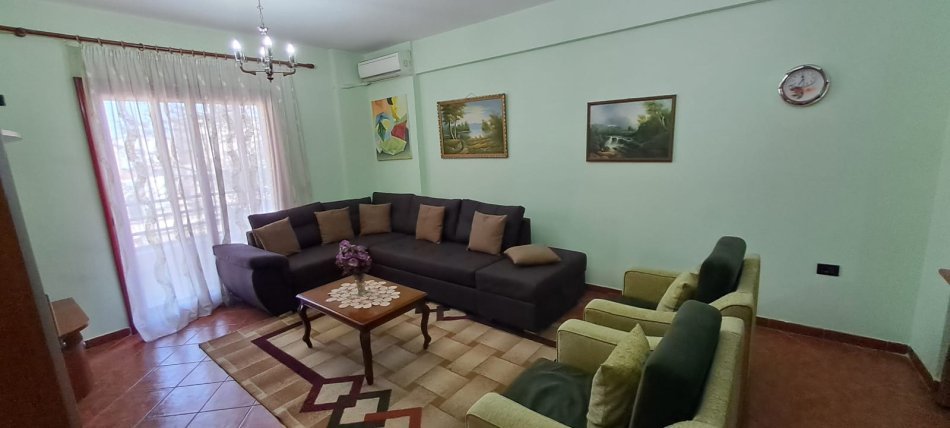 Tirane, jepet me qera apartament 2+1+Ballkon Kati 4, 90 m² 650 € (Rruga e Kavajes)