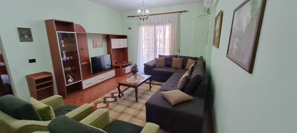 Tirane, jepet me qera apartament 2+1+Ballkon Kati 4, 90 m² 650 € (Rruga e Kavajes)