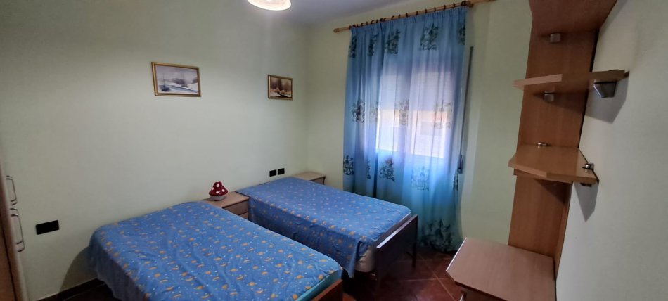 Tirane, jepet me qera apartament 2+1+Ballkon Kati 4, 90 m² 650 € (Rruga e Kavajes)