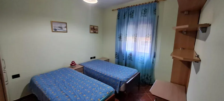 Tirane, jepet me qera apartament 2+1+Ballkon Kati 4, 90 m² 650 € (Rruga e Kavajes)