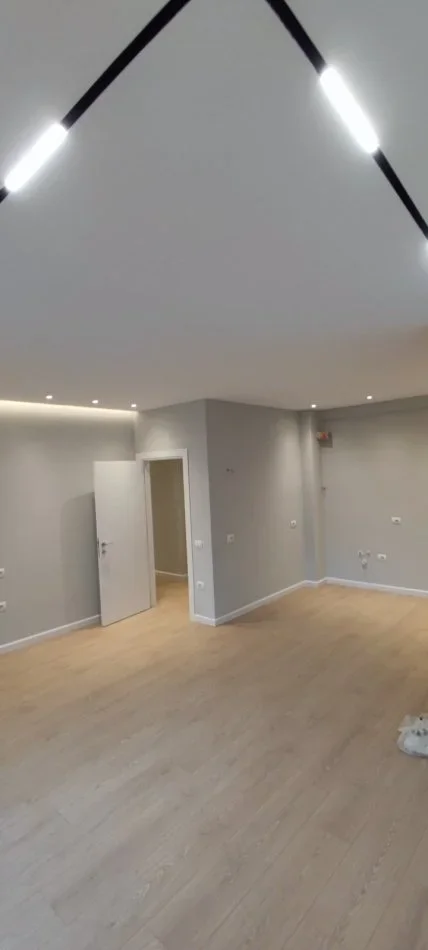 Tirane, jepet me qera zyre Kati 5, 120 m² 1.300 € (Komuna e Parisit, Kika 2)