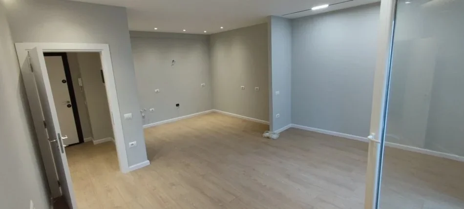 Tirane, jepet me qera zyre Kati 5, 120 m² 1.300 € (Komuna e Parisit, Kika 2)