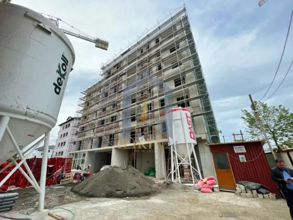 Tirane, shes apartament 1+1+Ballkon Kati 4, 85 m² 70.774 € (Kamez, Rruga Donald Trump)