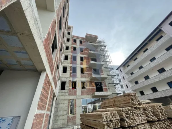 Tirane, shes apartament 1+1+Ballkon Kati 4, 85 m² 70.774 € (Kamez, Rruga Donald Trump)