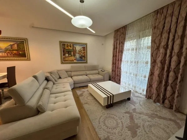Tirane, jepet me qera apartament 2+1+Ballkon Kati 2, 90 m² 800 € (Kopshti Zoologjik)
