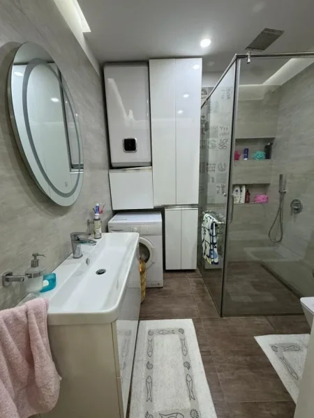 Tirane, jepet me qera apartament 2+1+Ballkon Kati 2, 90 m² 800 € (Kopshti Zoologjik)