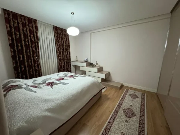 Tirane, jepet me qera apartament 2+1+Ballkon Kati 2, 90 m² 800 € (Kopshti Zoologjik)