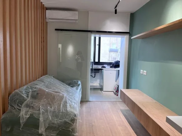 Tirane, jap me qera garsonier 1+1 Kati 3, 570 € (Rruga e Kavajes, prane UFO)