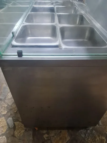 Tirane, shes aksesore Shes ekspozitor