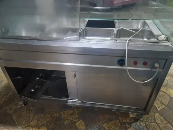 Tirane, shes aksesore Shes ekspozitor