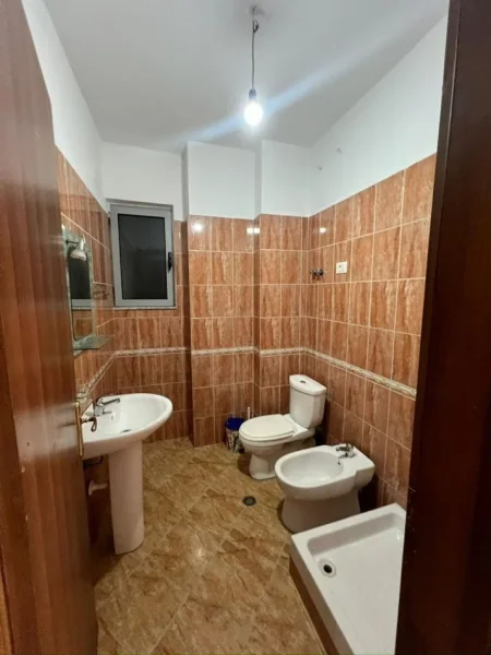 Tirane, ndarje qeraje apartament 3+1+Ballkon Kati 2, (Aleksandri i madh)
