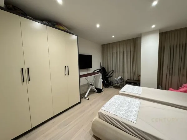 Tirane, shes apartament 2+1+2+ 2 POSTE PARKIMI , 184 m² 400.000 € (Kodra e Diellit)