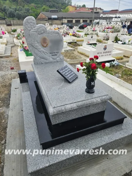 Tirane, shes Punime Varresh | Modele Varresh Me Engjell Te Gdhendur Ne Granit - Varrezat Sharre 300 €