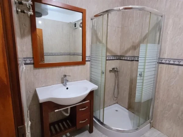 Tirane, shitet apartament 2+1+Ballkon Kati 3, 75 m² 145.000 € (21 Dhjetori)