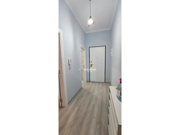 Tirane, jepet me qera apartament 1+1 Kati 8, 70 m² 600 € (Square21, Rruga E Kavajes)