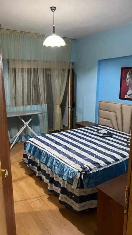 Tirane, jepet me qera apartament 2+1+Ballkon Kati 3, 90 m² 550€ (Rruga Ibrahim Kodra Komuna e Parisit)