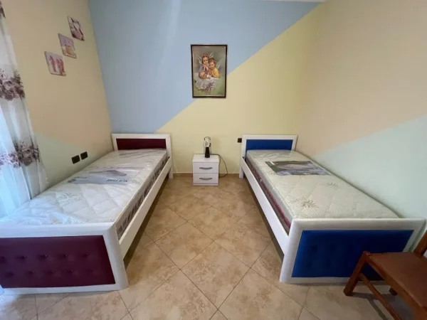 Tirane, jepet me qera apartament 2+1+Aneks Kati 3, 136 m² 400 € (fresk)