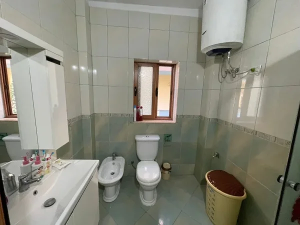 Tirane, jepet me qera apartament 2+1+Aneks Kati 3, 136 m² 400 € (fresk)