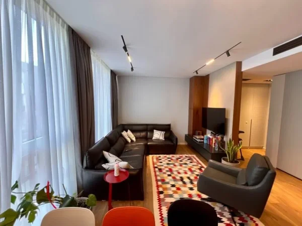 Tirane, shitet apartament 2+1+Ballkon Kati 5, 100 m² 220.000 € (Bulevardi i Ri)