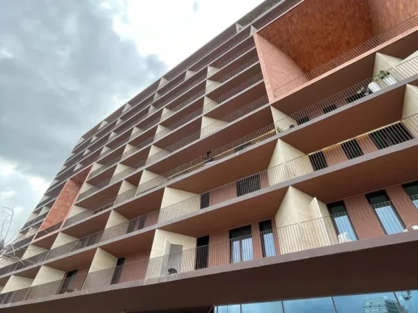 Tirane, jepet me qera zyre Kati 5, 125 m² 1.400 € (KOMUNA E PARISIT)