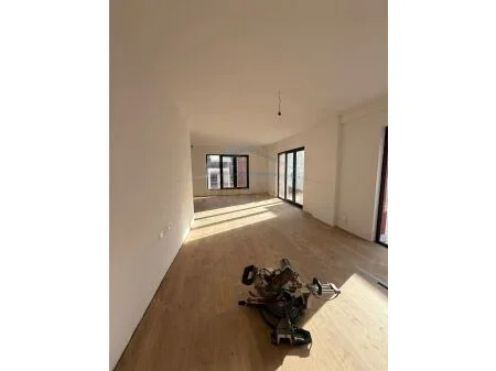 Shitet, Apartament 3+1+2, prane Kodrës së Diellit 1, Tiranë. AREA48034