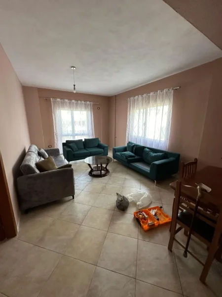 Tirane, jepet me qera apartament 3+1+Ballkon Kati 2, 130 m² 500 € (Ali Demi)